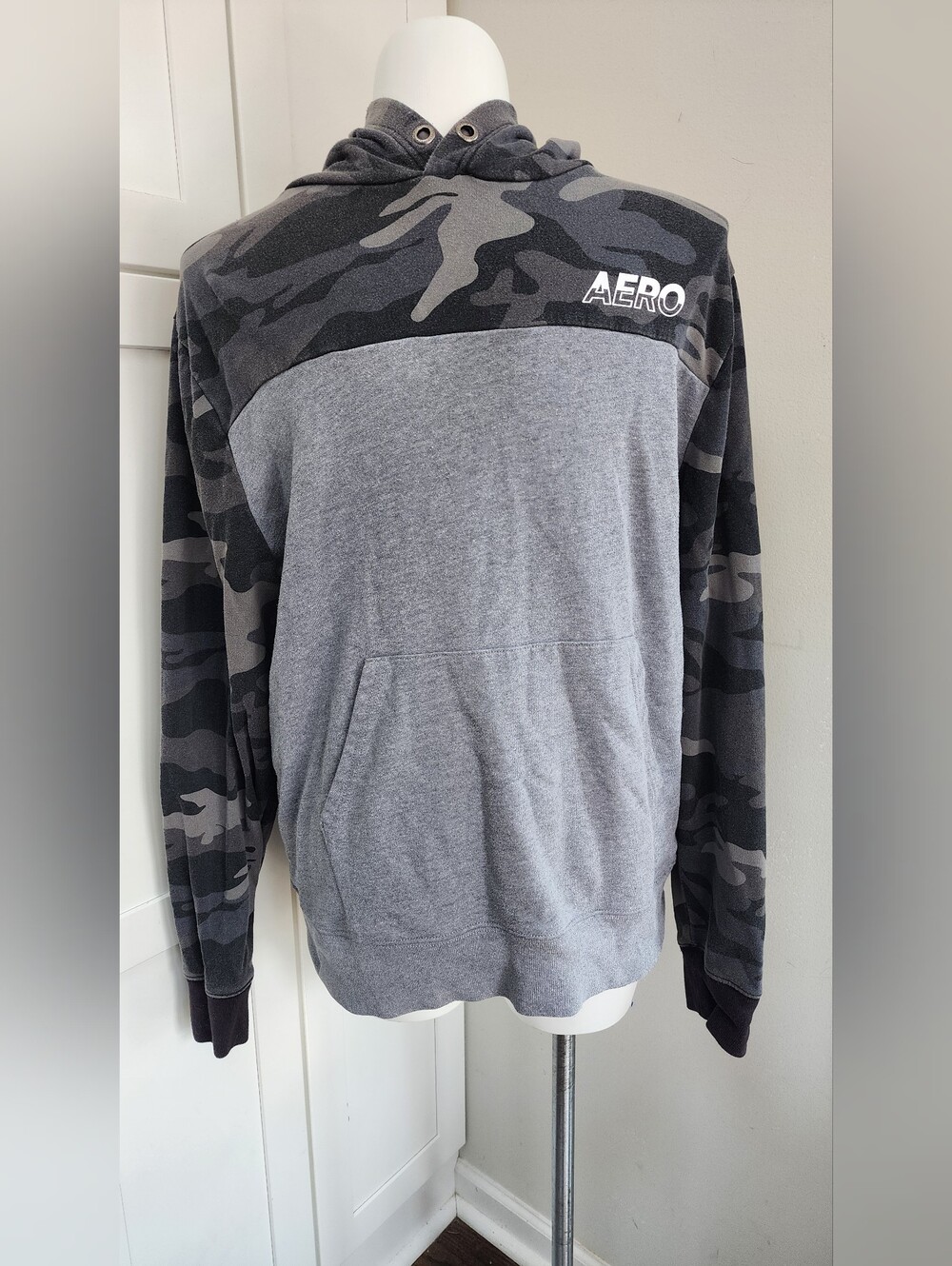 Aeropostale Mens XL Camo Gray Hoodie Sweatshirt Pullover Front Pocket Logo